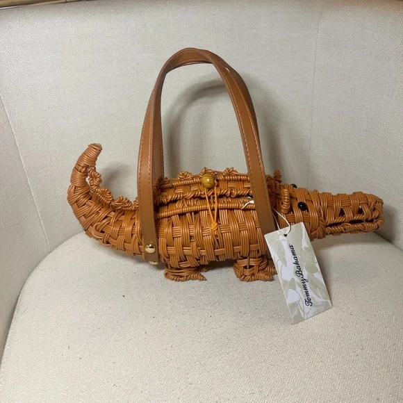 Tommy Bahama Tan Woven crocodile Handbag. Don’t worry it won’t bite 🐊 - Picture 2 of 10
